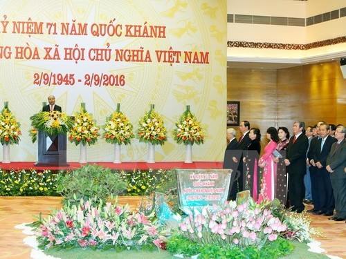 Prime Minister hosts banquet on National Day - ảnh 1